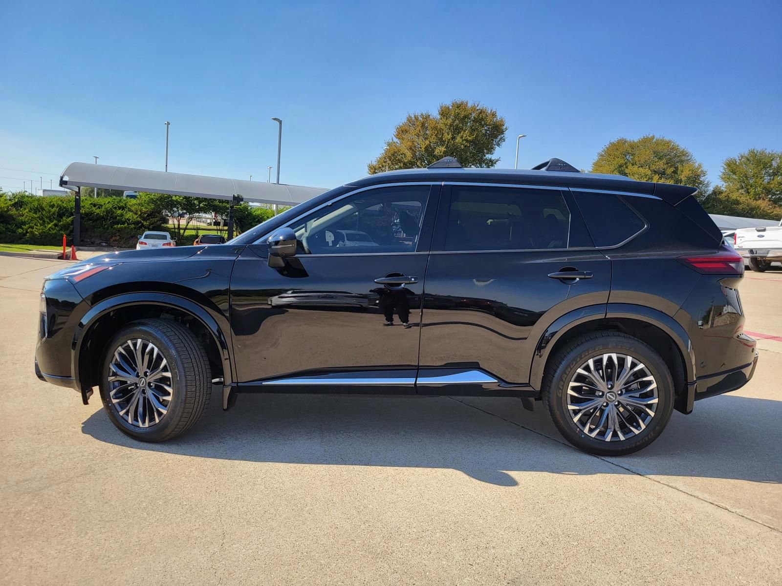 New 2026 Nissan Rogue Platinum image 9
