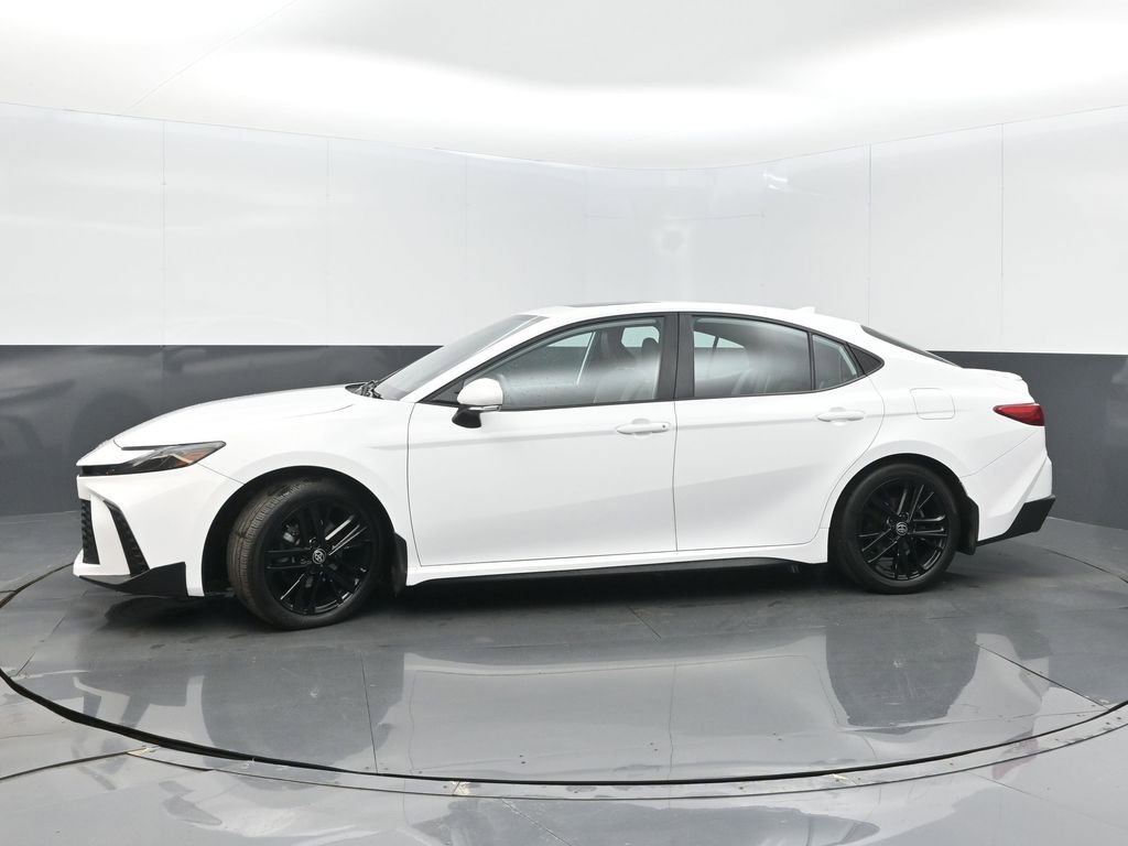 Used 2025 Toyota Camry SE w/ Convenience Package image 4