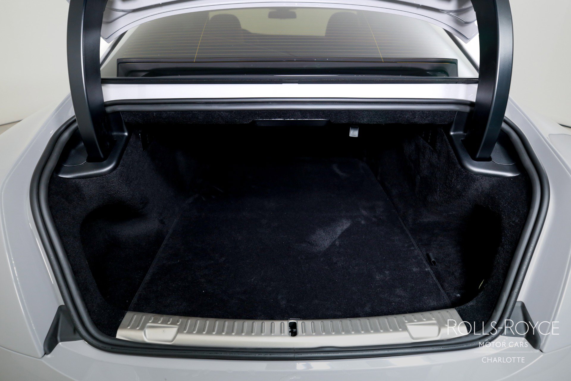 Used 2025 Rolls-Royce Spectre Black Badge w/ Spectre Enhancement Package image 21