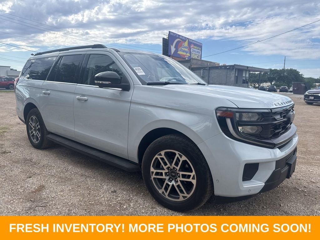 Used 2025 Ford Expedition Max Active AWD/4WD image 1