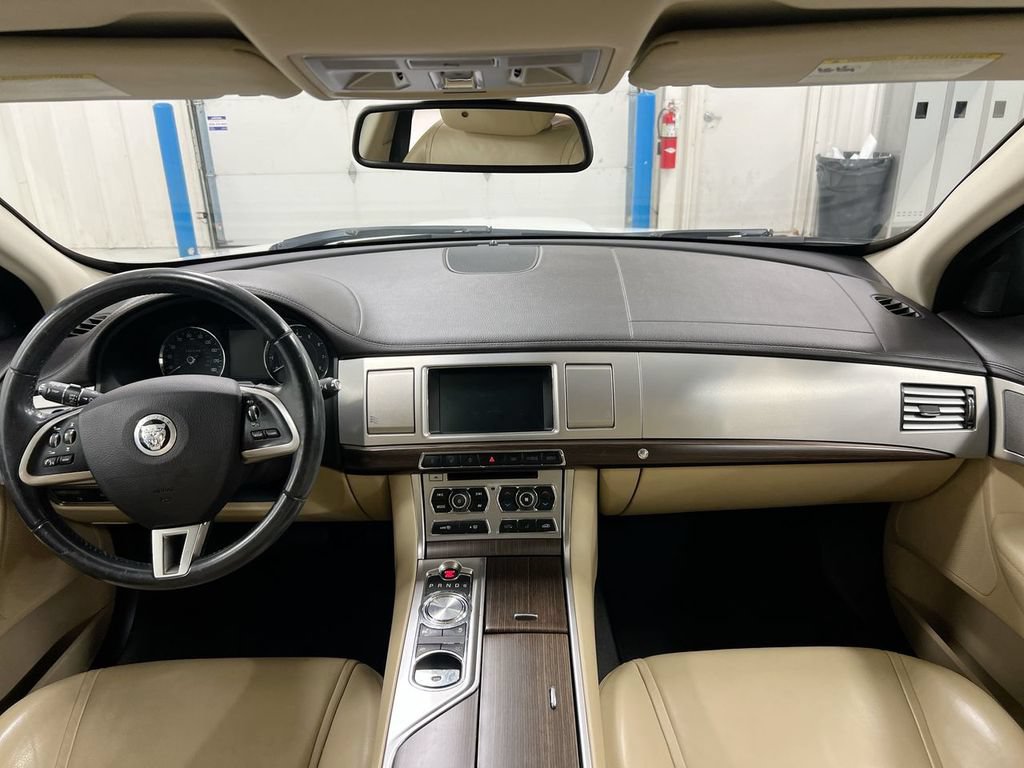 Used 2012 Jaguar XF RWD image 10