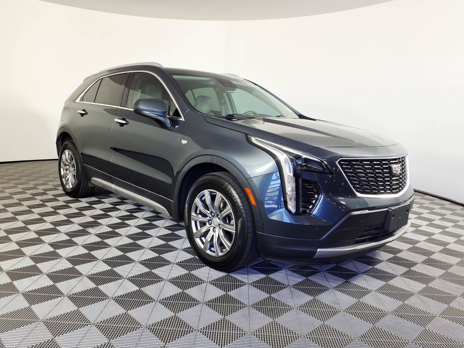 Used 2019 Cadillac XT4 Premium Luxury w/ Cold Weather Package FWD image 3