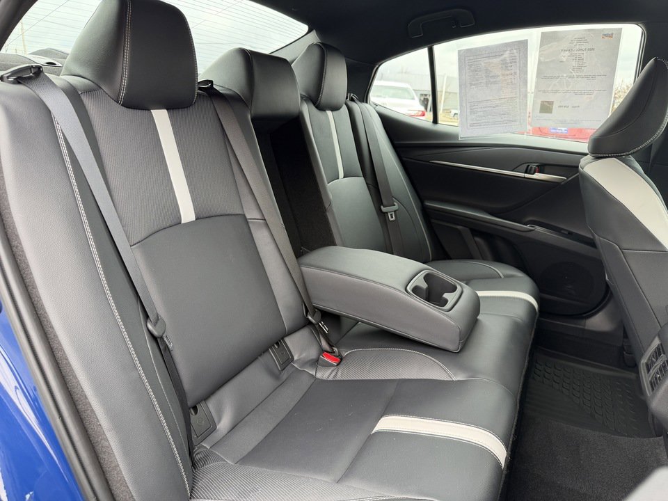 Used 2025 Toyota Camry SE AWD/4WD image 30