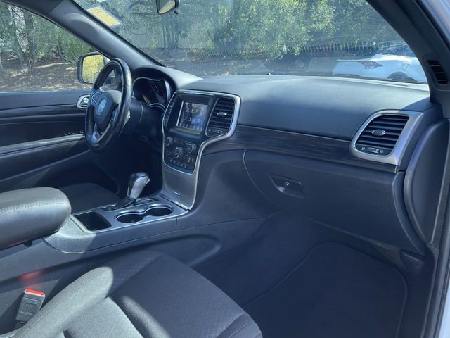 Used 2021 Jeep Grand Cherokee Laredo image 28