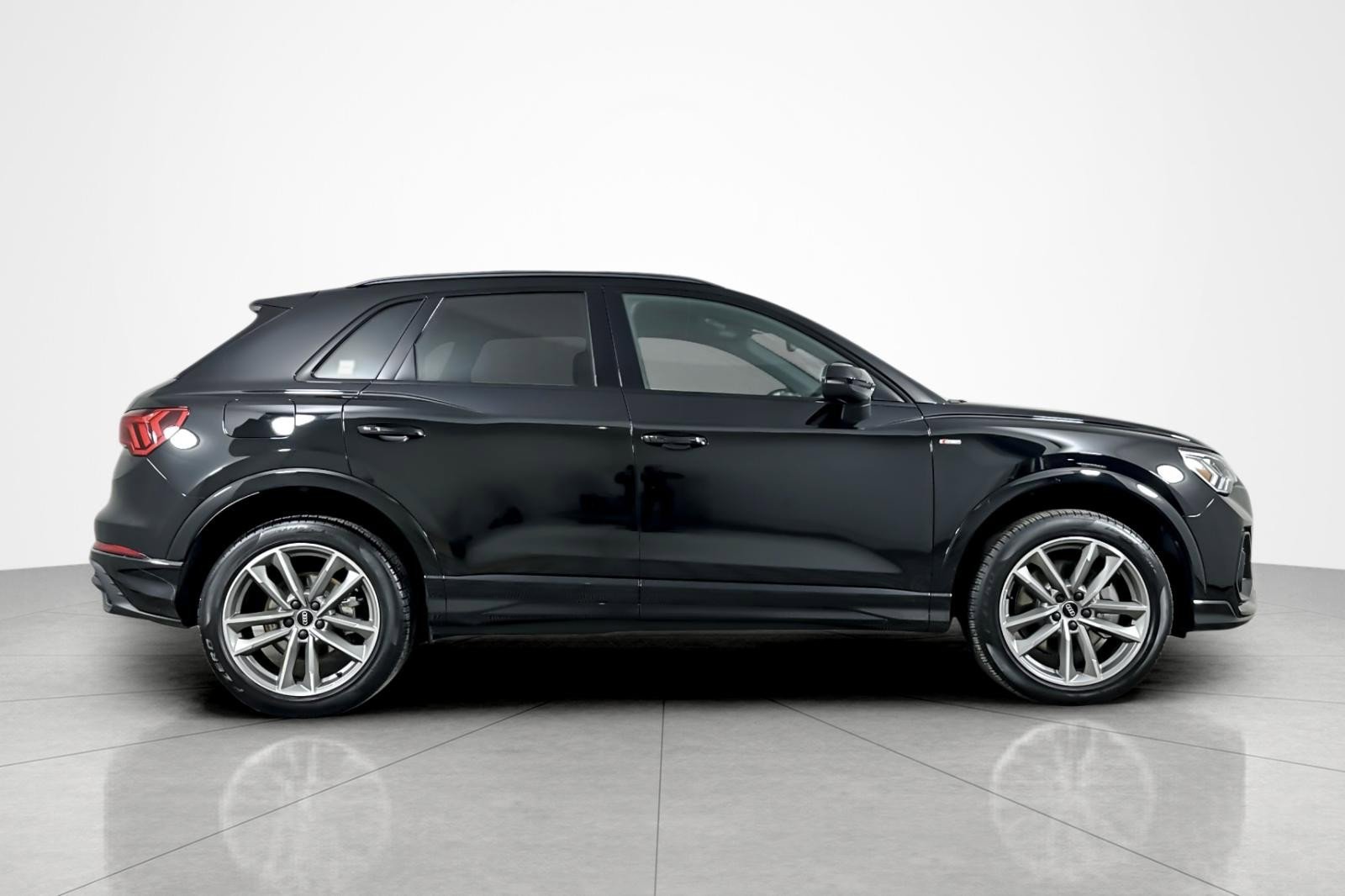 Used 2025 Audi Q3 2.0T Premium image 6