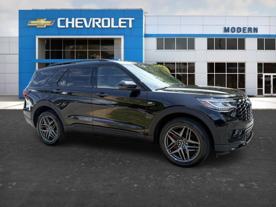 Used 2025 Ford Explorer ST-Line w/ ST-Line Street Pack AWD/4WD image 6