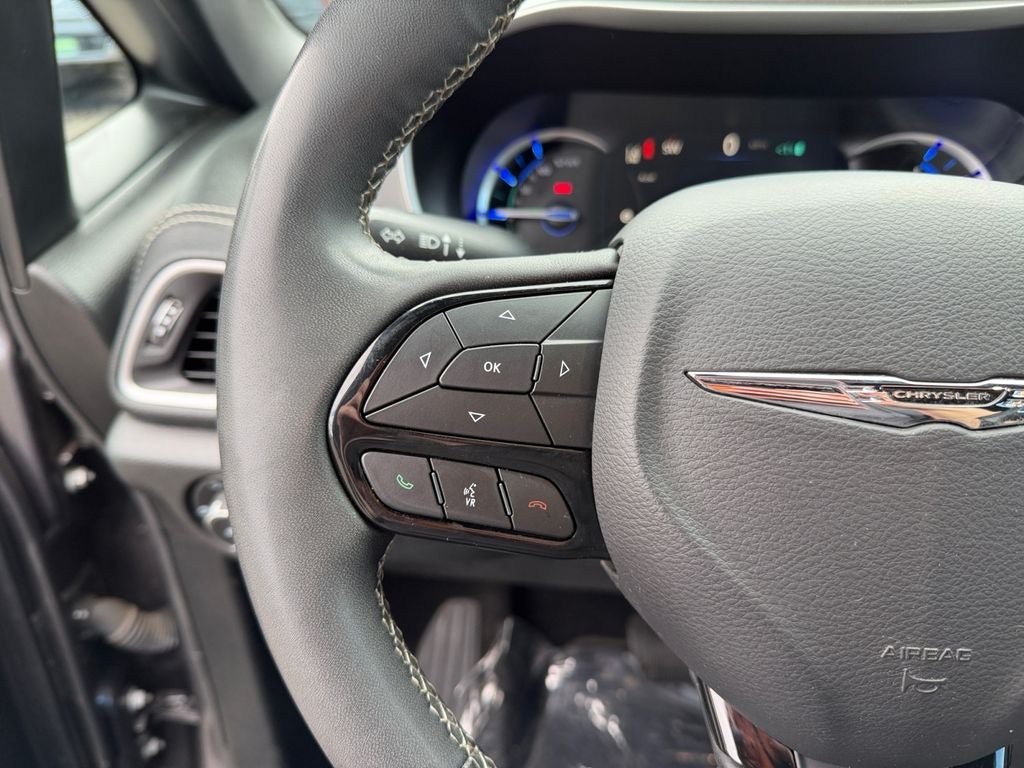 Used 2023 Chrysler Pacifica Touring-L w/ S Appearance Package FWD image 15