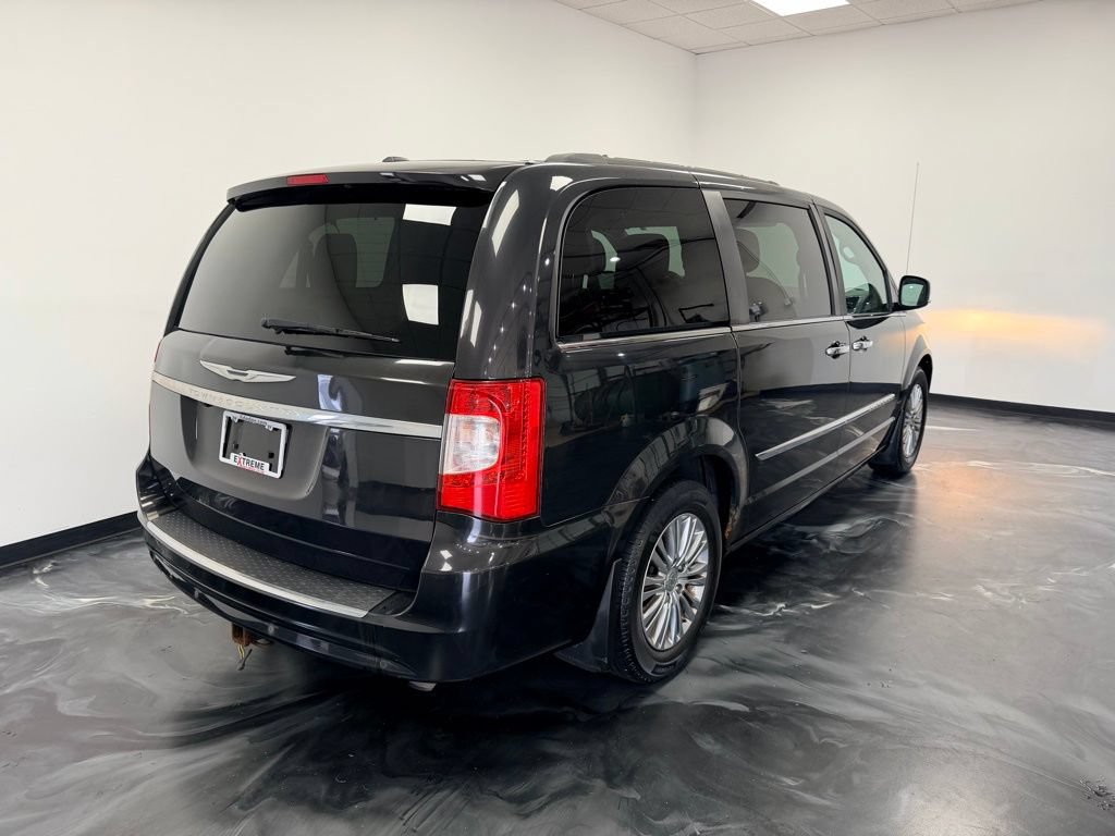 Used 2014 Chrysler Town & Country Touring-L w/ Driver Convenience Group FWD image 23