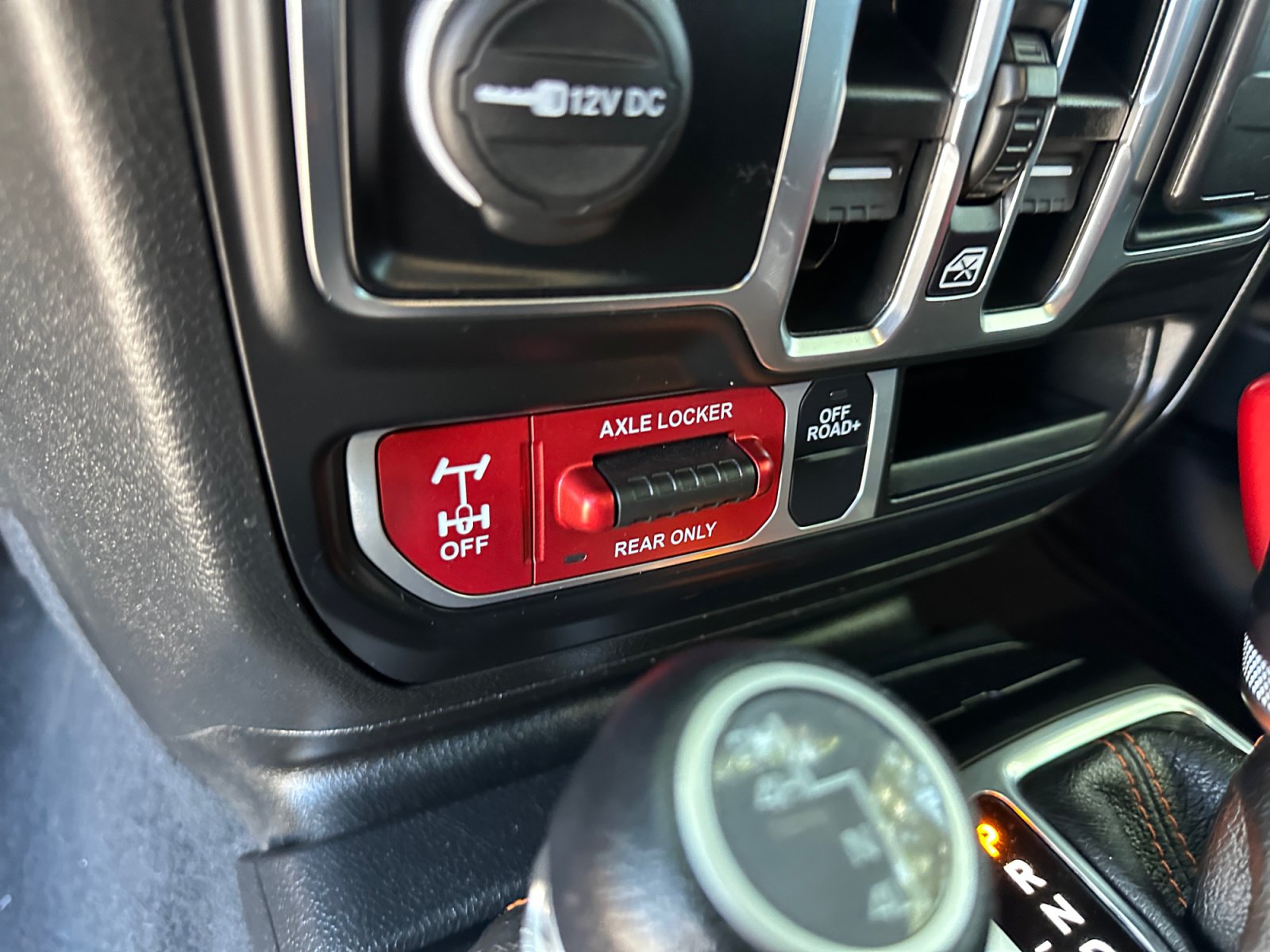 Used 2023 Jeep Gladiator Mojave AWD/4WD image 37
