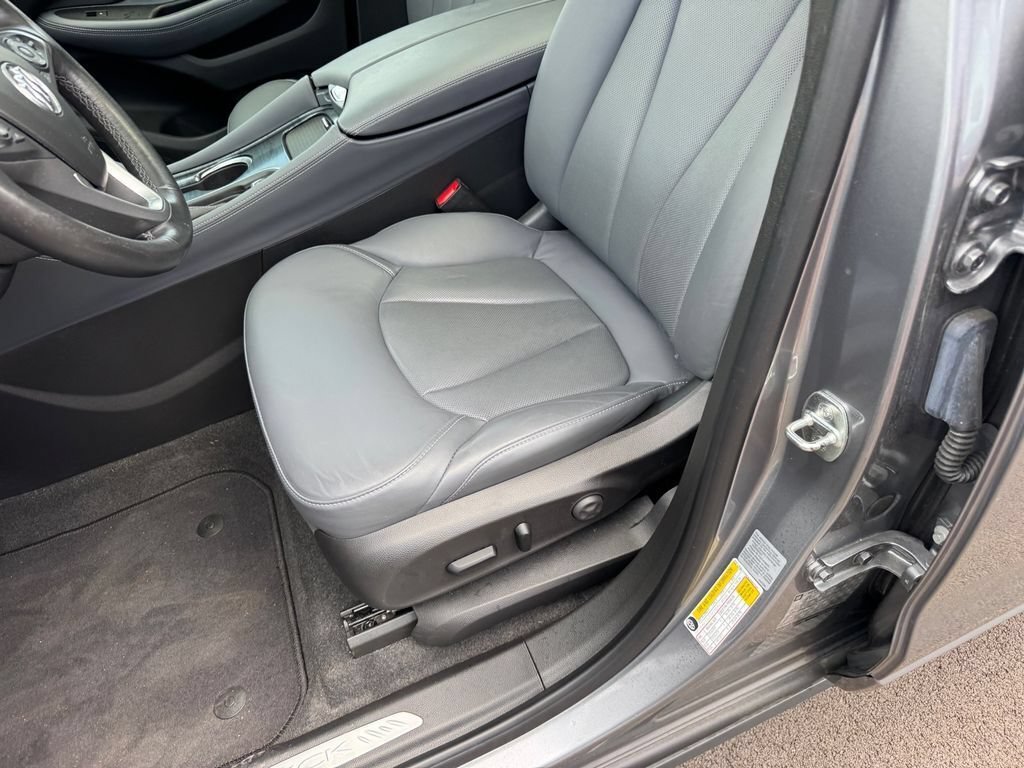 Used 2020 Buick Envision Essence AWD/4WD image 6