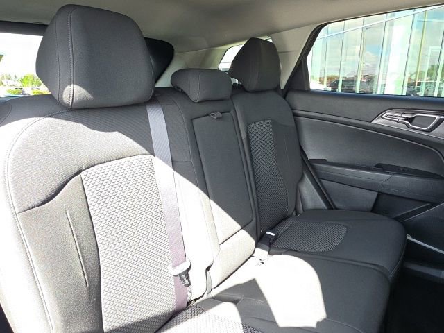 Used 2025 Kia Sportage LX image 7