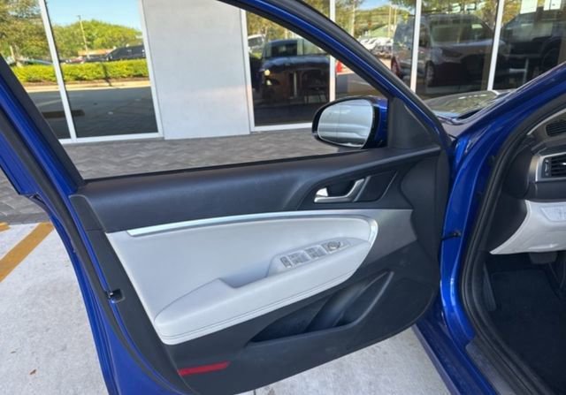 Used 2020 Genesis G70 2.0T image 11