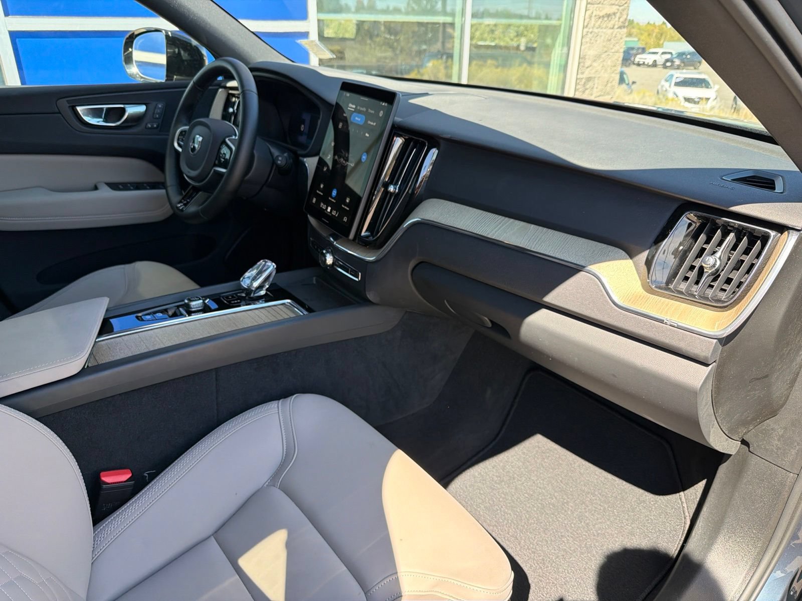 Certified 2026 Volvo XC60 B5 Plus AWD/4WD image 28