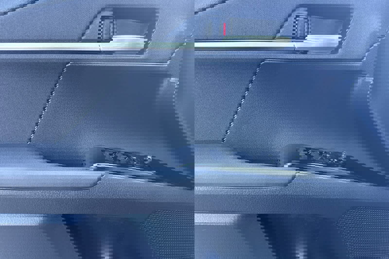 Used 2025 Toyota Camry LE AWD/4WD image 12