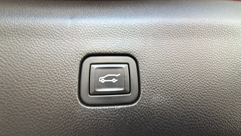 Used 2021 Buick Enclave Essence w/ Sound and Sites Package AWD/4WD image 15