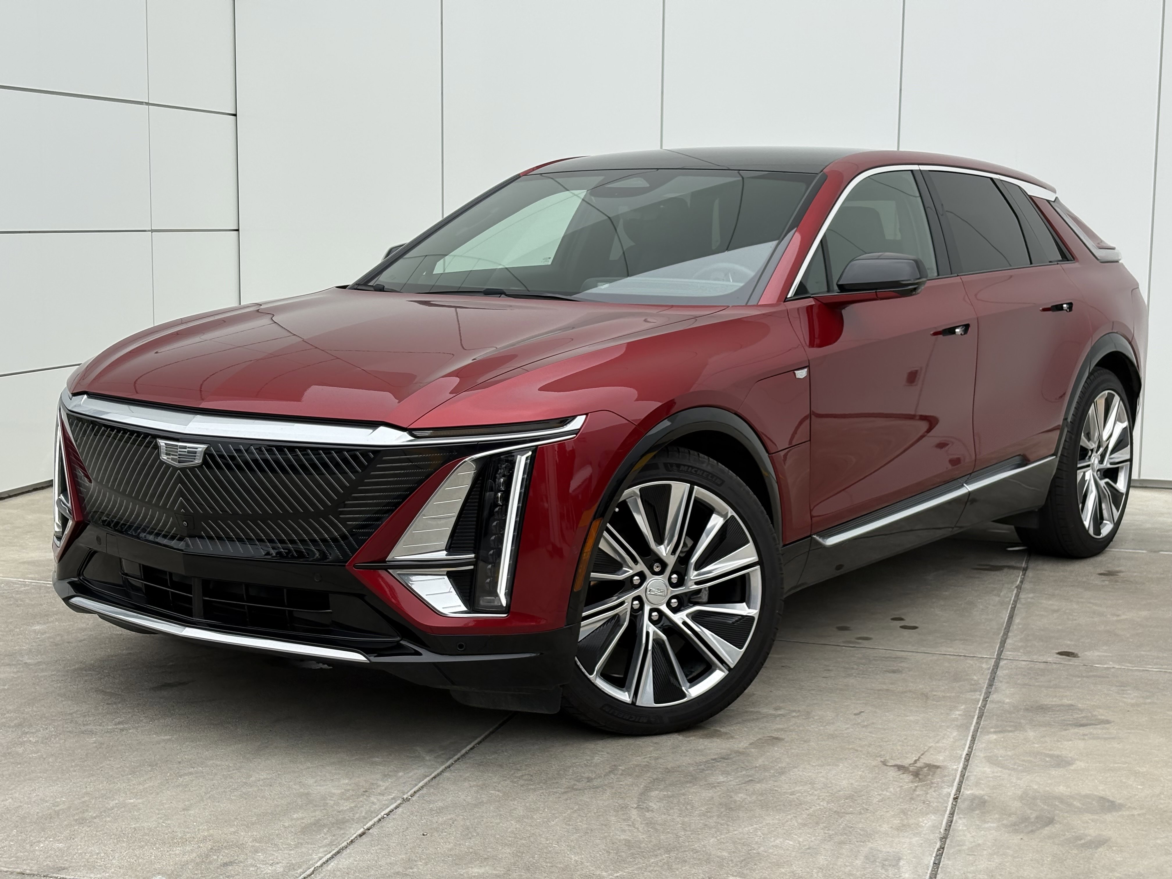 Used 2024 Cadillac Lyriq Luxury w/ LPO, Floor Liner Package AWD/4WD image 2