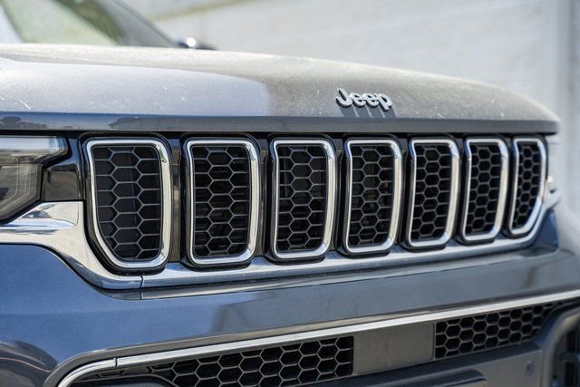 Used 2022 Jeep Grand Cherokee Overland w/ Luxury Tech Group IV image 46