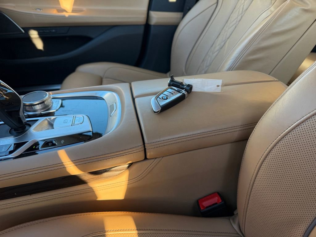 Used 2022 BMW 740i w/ Premium Package image 24