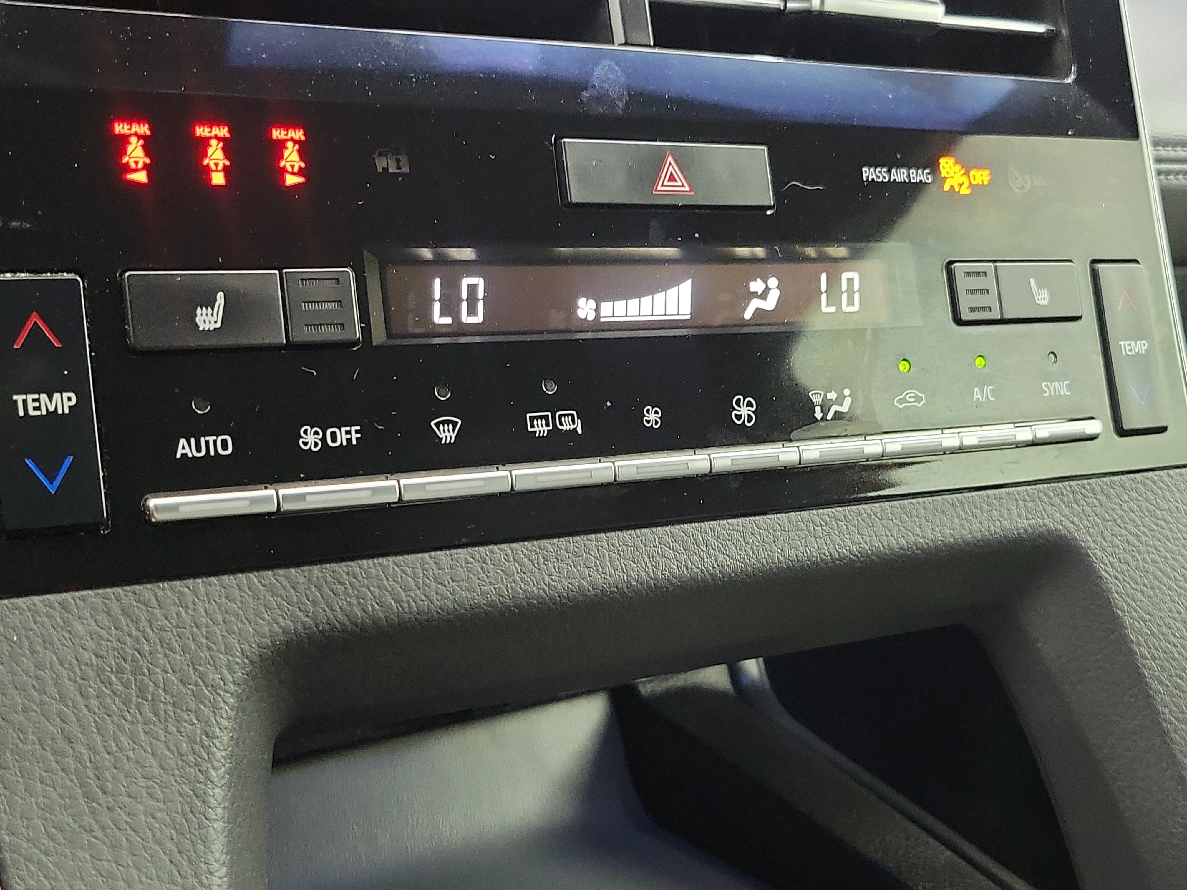 Certified 2022 Toyota Avalon XLE w/ Moonroof Package FWD image 28