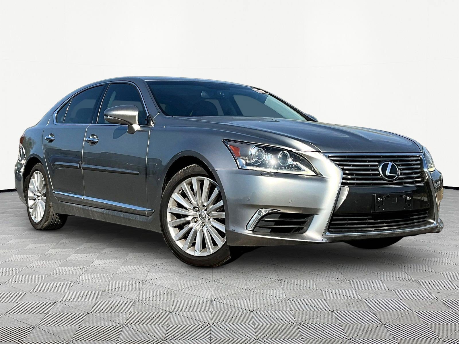Used 2017 Lexus LS 460 AWD w/ Comfort Package image 3