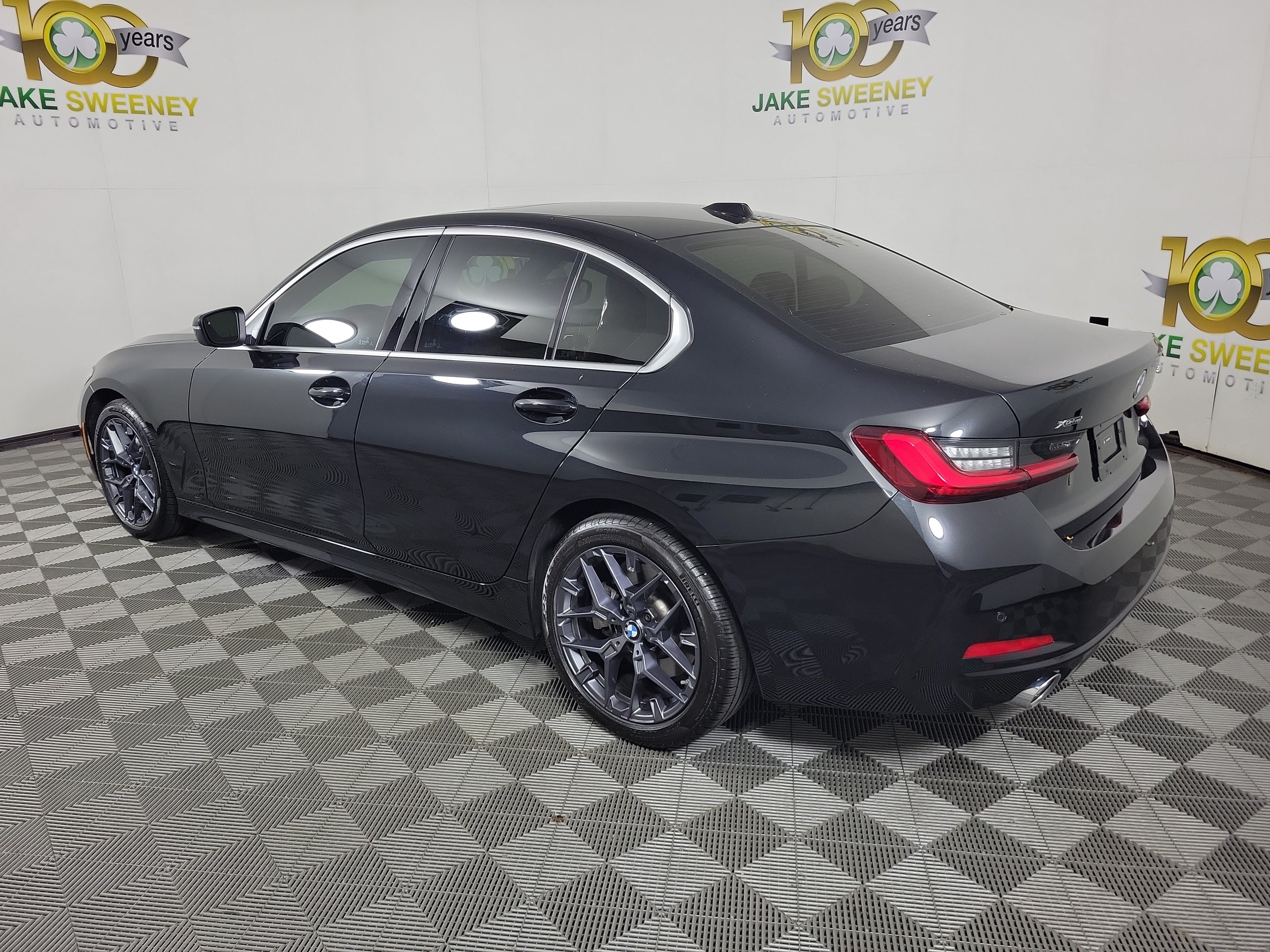 Certified 2025 BMW 330i xDrive Sedan w/ Premium Package AWD/4WD image 5