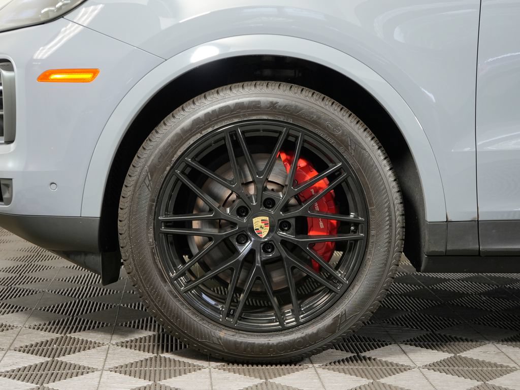 Certified 2024 Porsche Cayenne AWD/4WD image 13