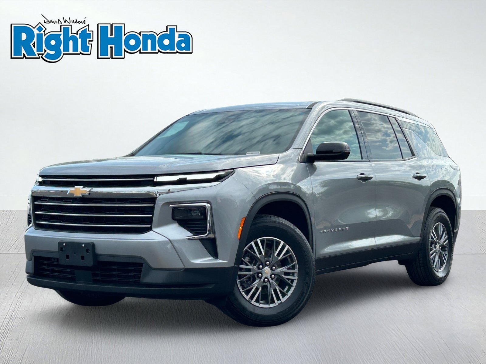 Used 2025 Chevrolet Traverse LT AWD/4WD image 2