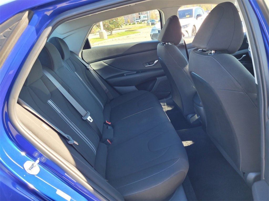 Used 2024 Hyundai Elantra SEL image 11