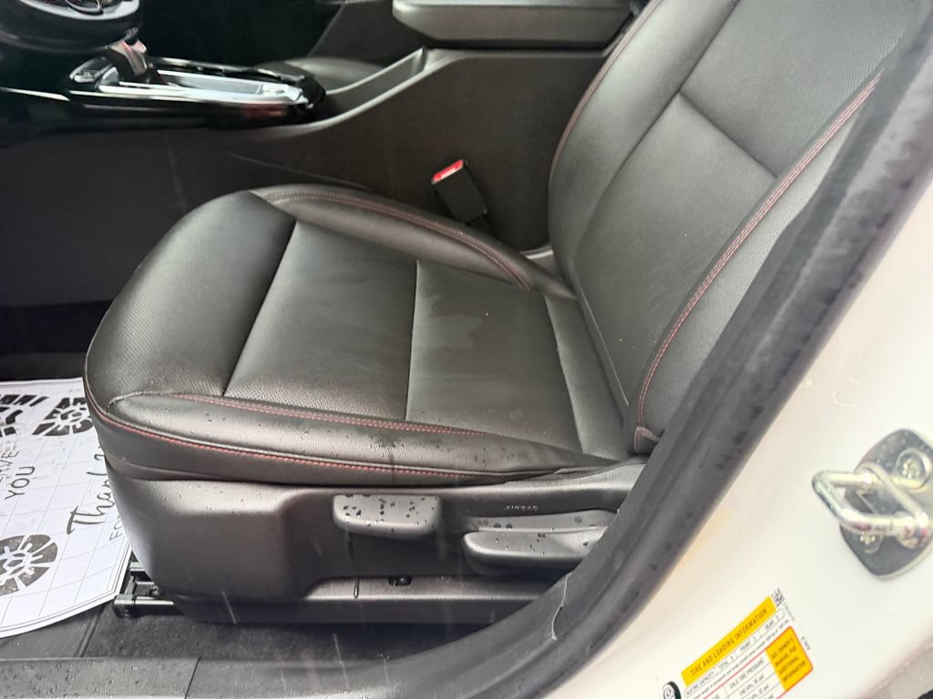 Used 2024 Chevrolet Trax RS w/ Sunroof Package FWD image 12