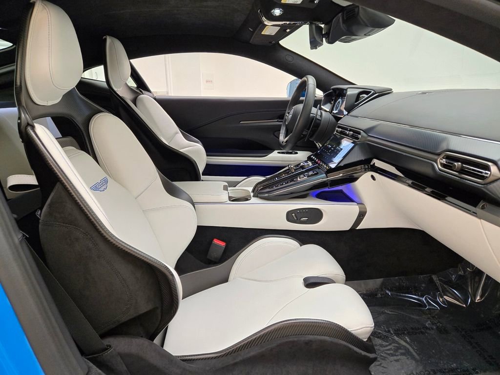 Used 2025 Aston Martin V8 Vantage Coupe image 23