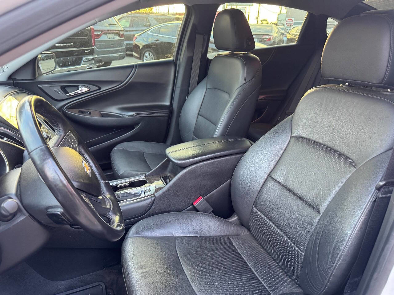 Used 2019 Chevrolet Malibu Premier w/ Sun and Wheel Package image 9