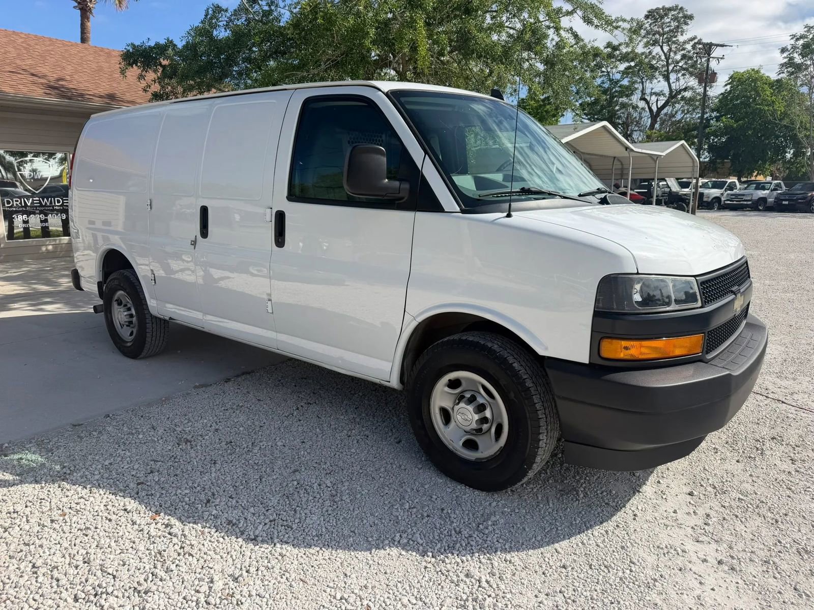 Used 2018 Chevrolet Express 2500 image 2