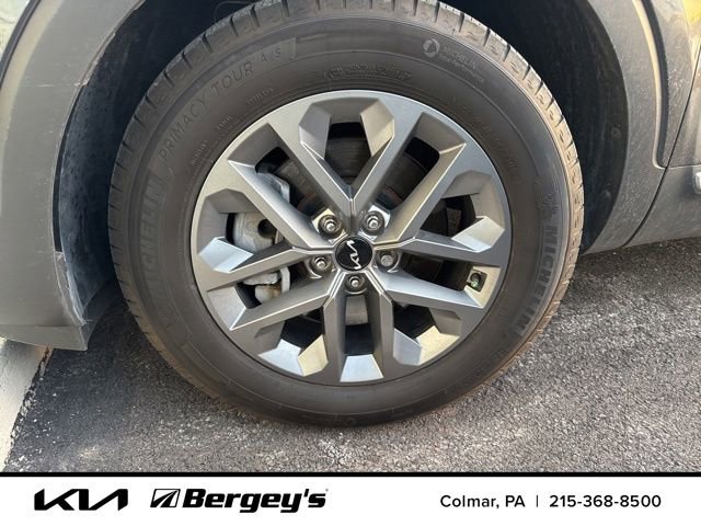 Used 2023 Kia Telluride LX image 8