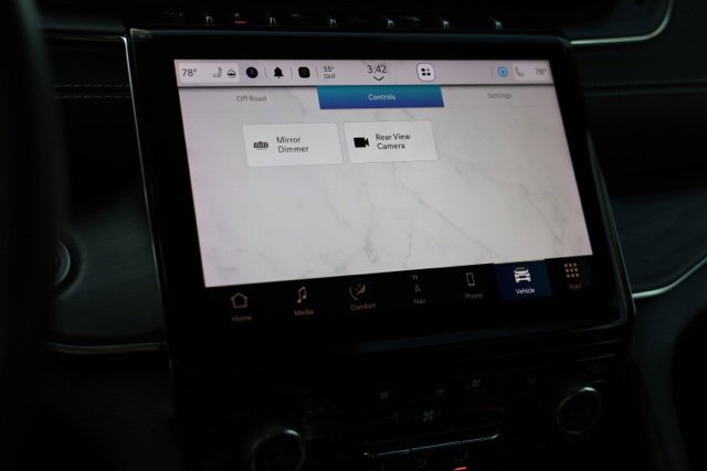 Used 2022 Jeep Grand Cherokee Overland w/ Luxury Tech Group IV image 17