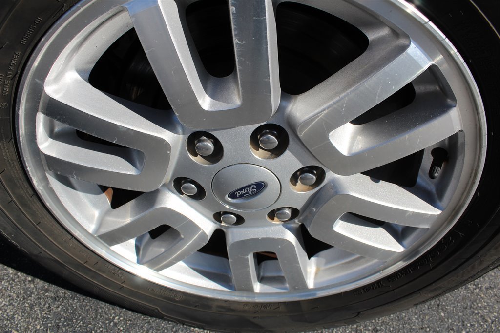 Used 2011 Ford Expedition EL XLT image 16