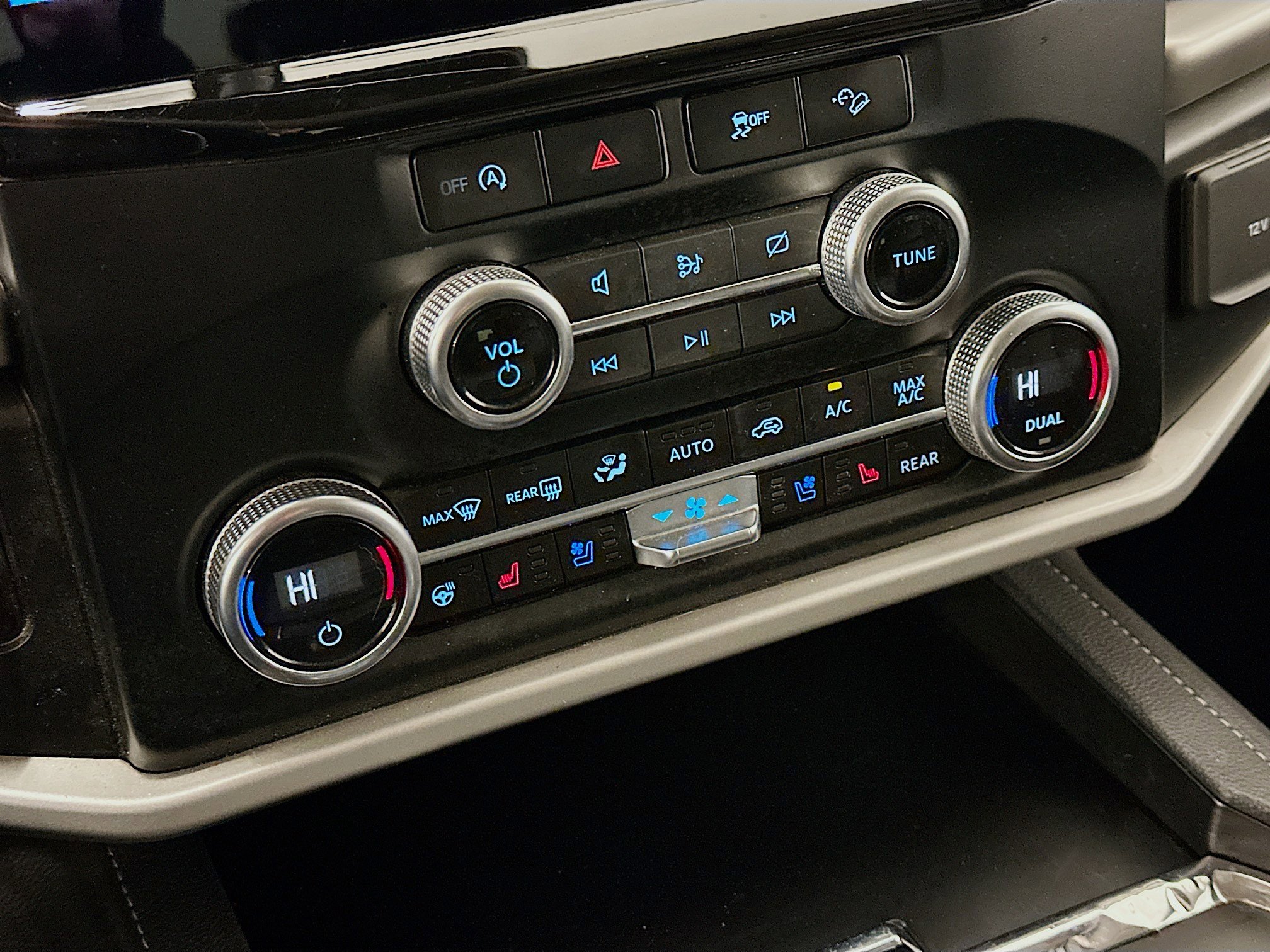 Used 2024 Ford Expedition XLT image 24