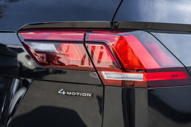 Used 2022 Volkswagen Tiguan SE w/ Panoramic Sunroof Package image 7