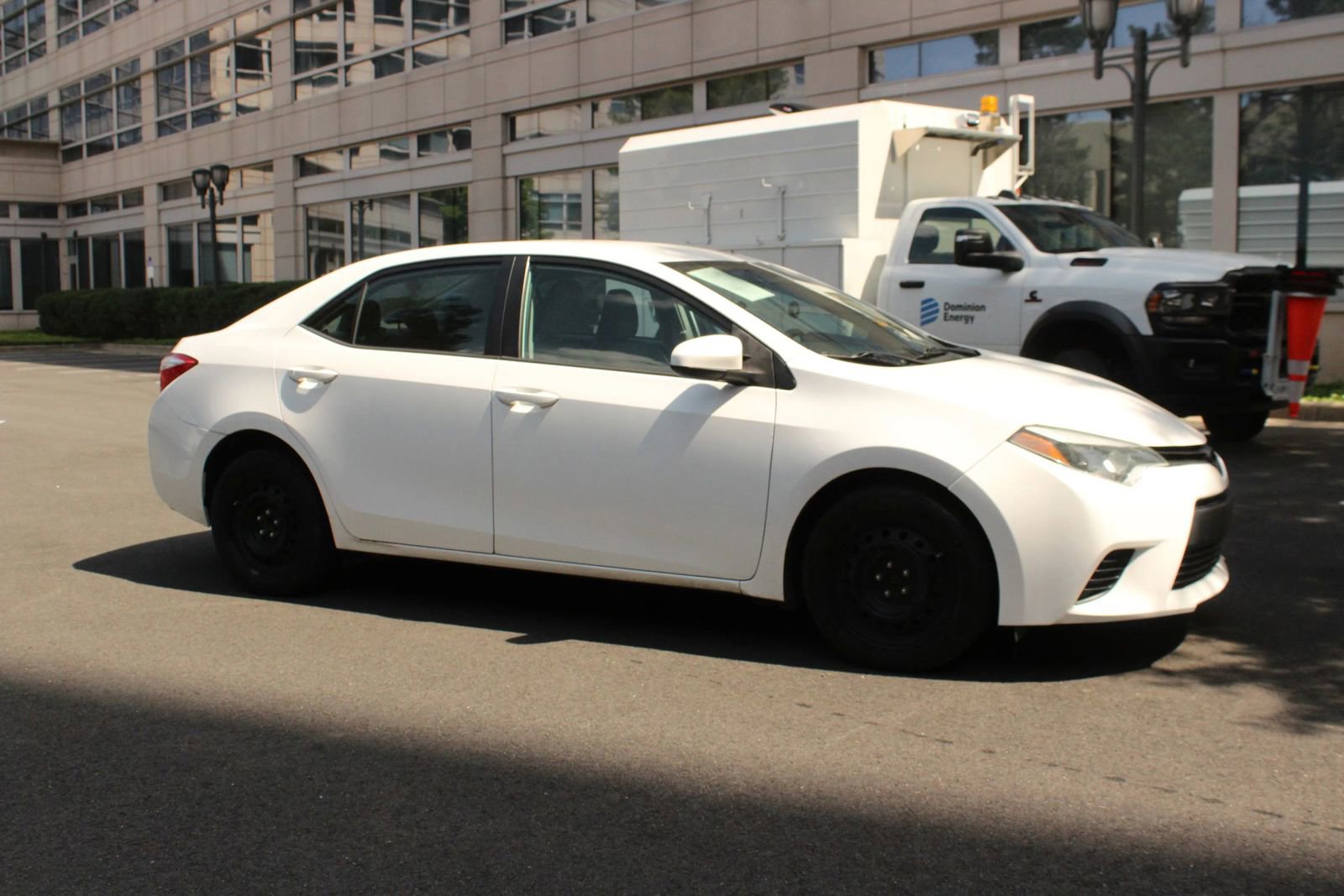 Used 2014 Toyota Corolla LE FWD image 2