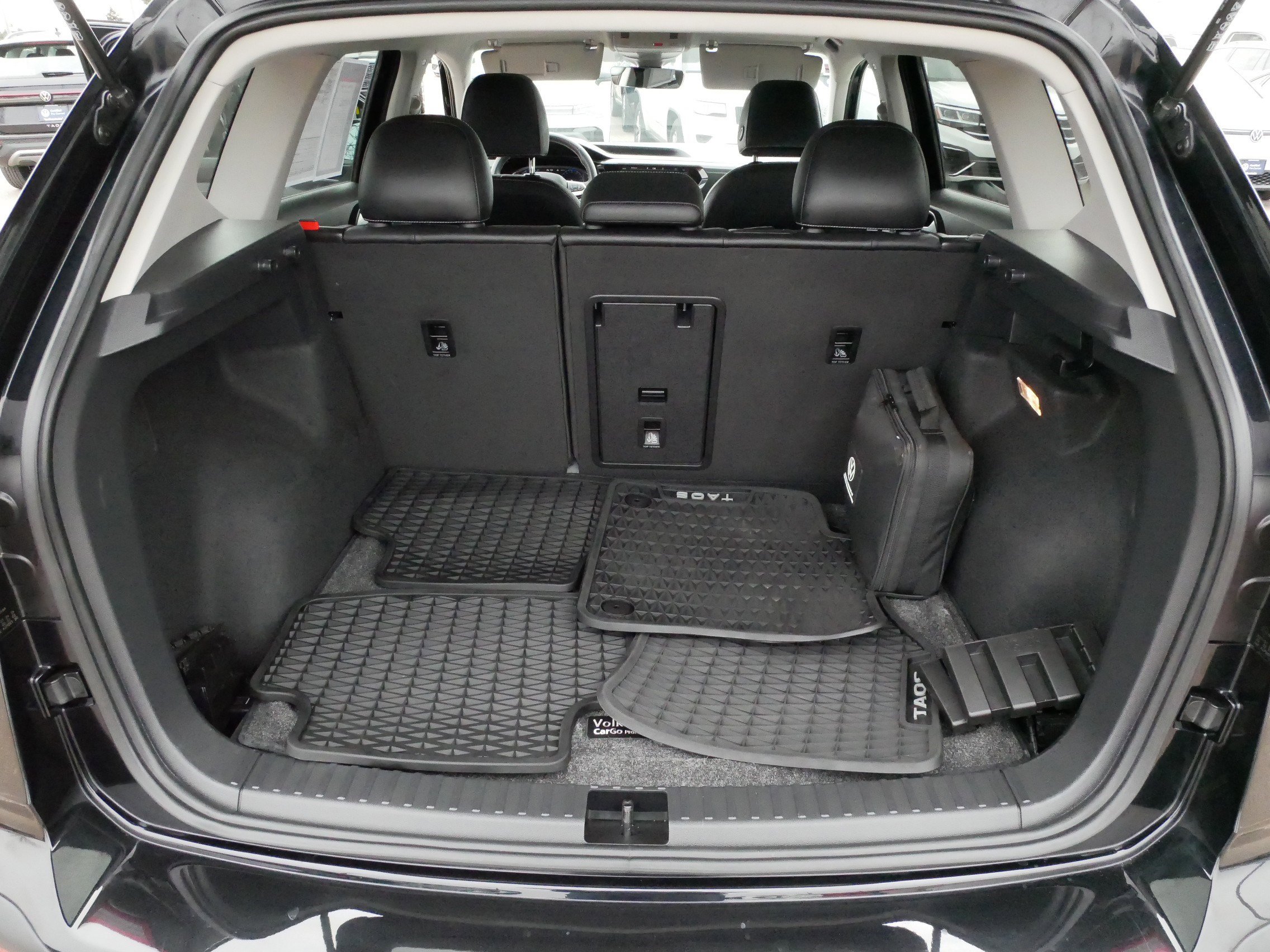 Certified 2022 Volkswagen Taos SEL w/ Panoramic Sunroof Package image 18