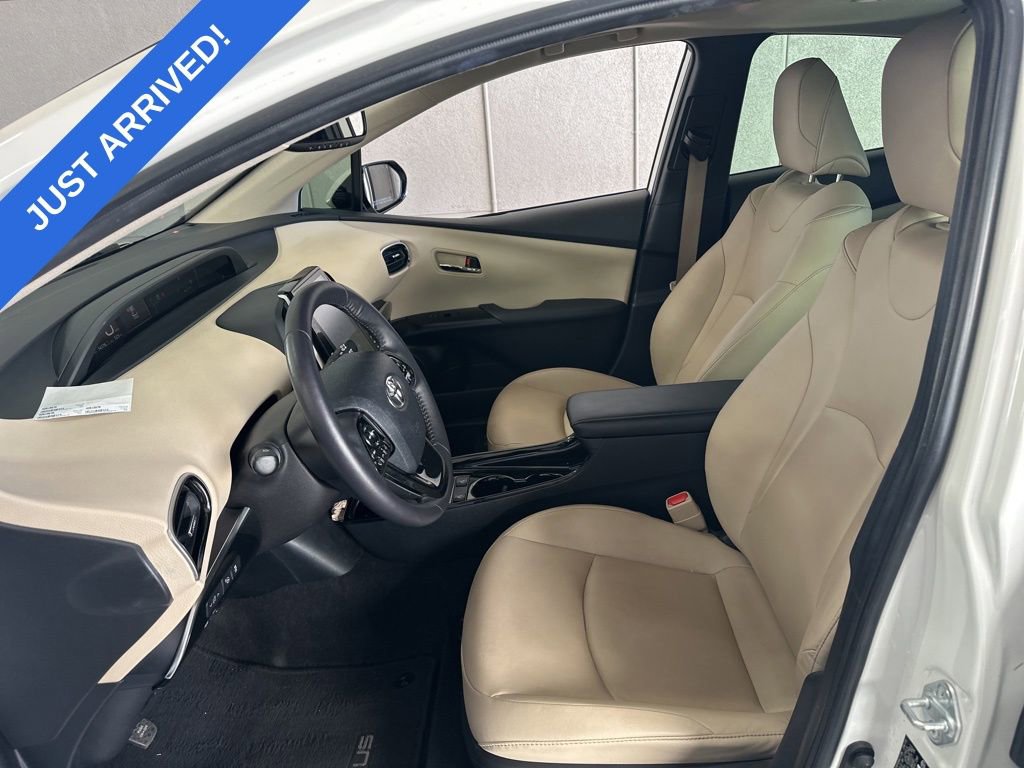 Used 2020 Toyota Prius Limited w/ Premium Convenience Package FWD image 6