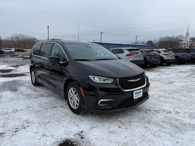 Used 2024 Chrysler Pacifica Touring-L