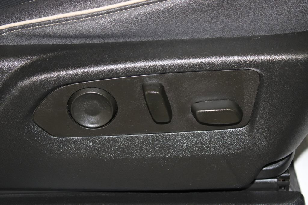 Used 2023 Chevrolet Suburban Premier image 30