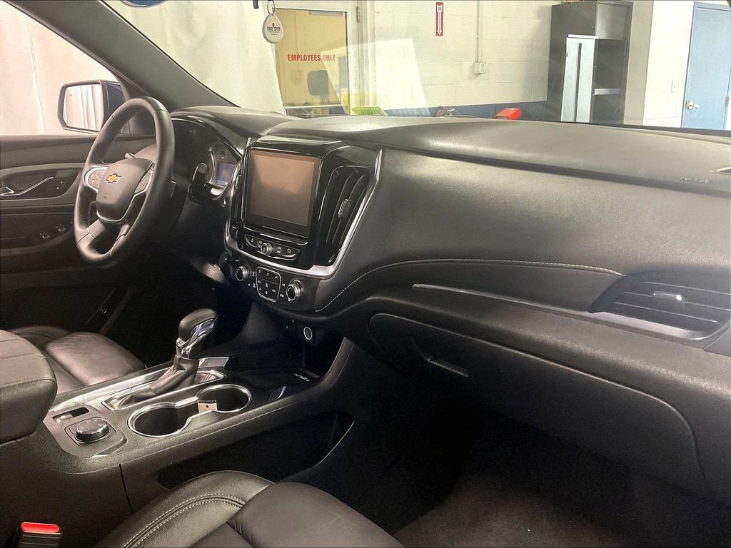 Used 2023 Chevrolet Traverse LT AWD/4WD image 14