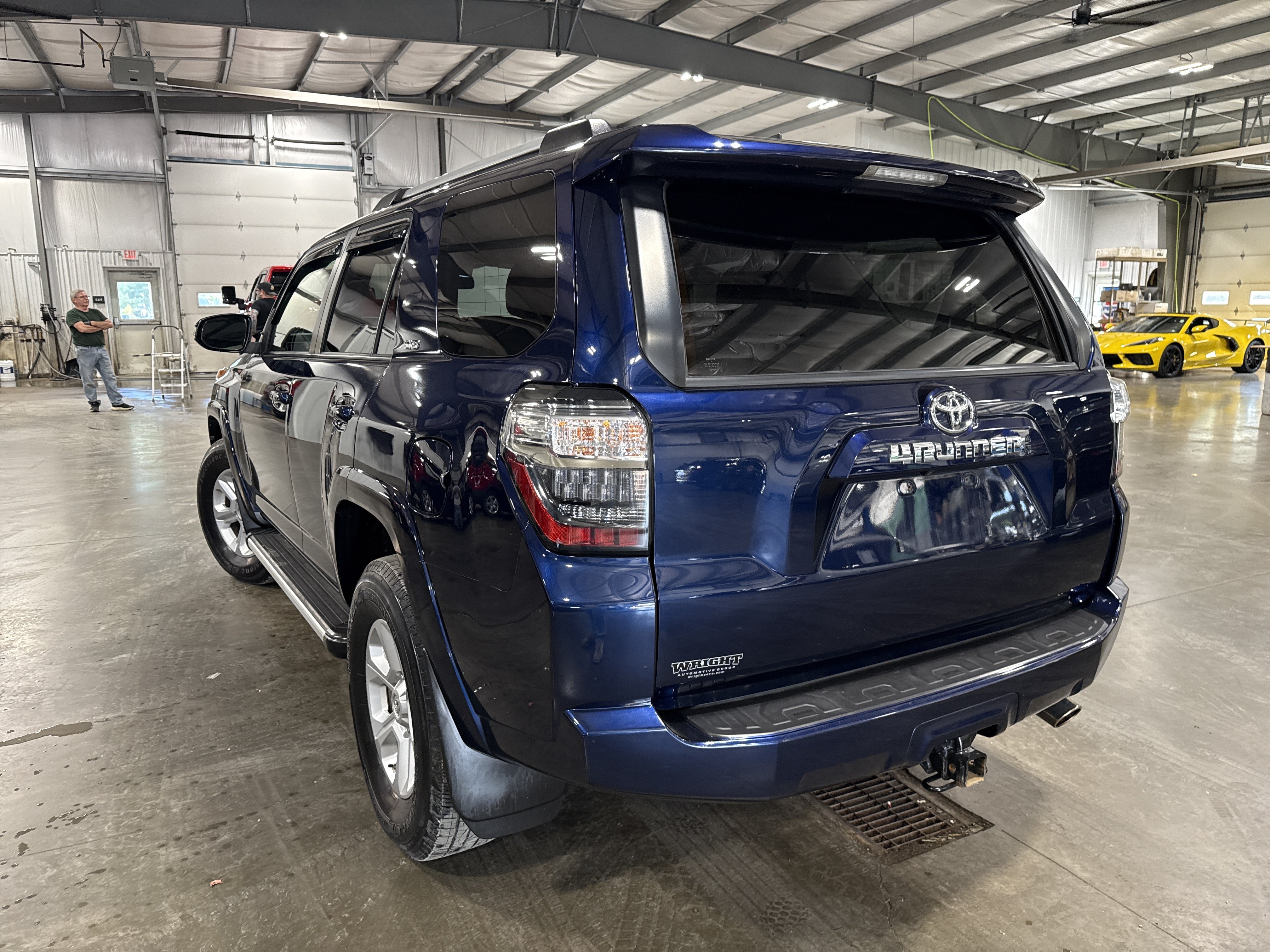 Used 2020 Toyota 4Runner SR5 Premium w/ Moonroof Package AWD/4WD image 4