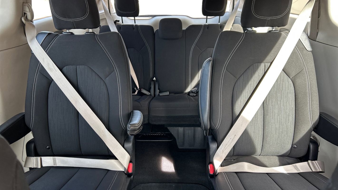 Used 2023 Chrysler Voyager LX image 20