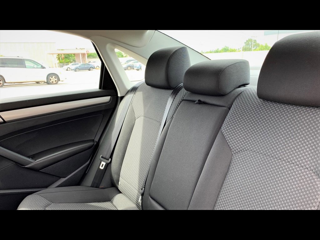 Used 2014 Volkswagen Passat 1.8T S FWD image 11