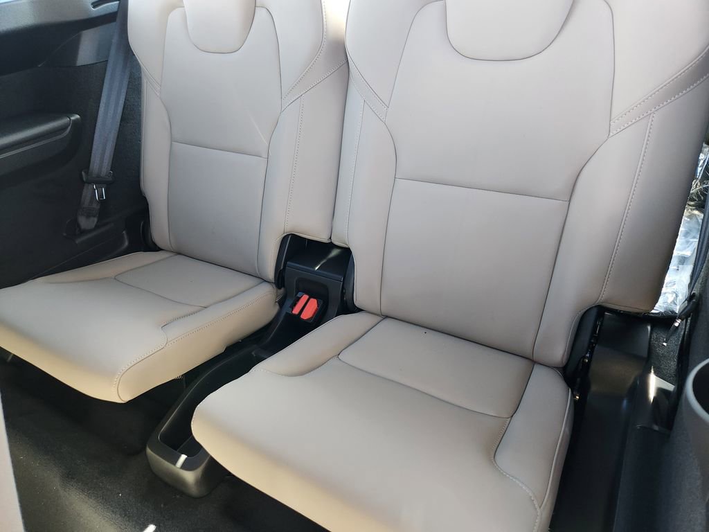 New 2026 Volvo XC90 B5 Plus w/ Protection Package Premier image 19