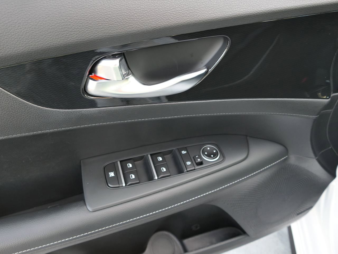 Used 2024 Kia Forte GT-Line w/ GT-Line Premium Package image 13