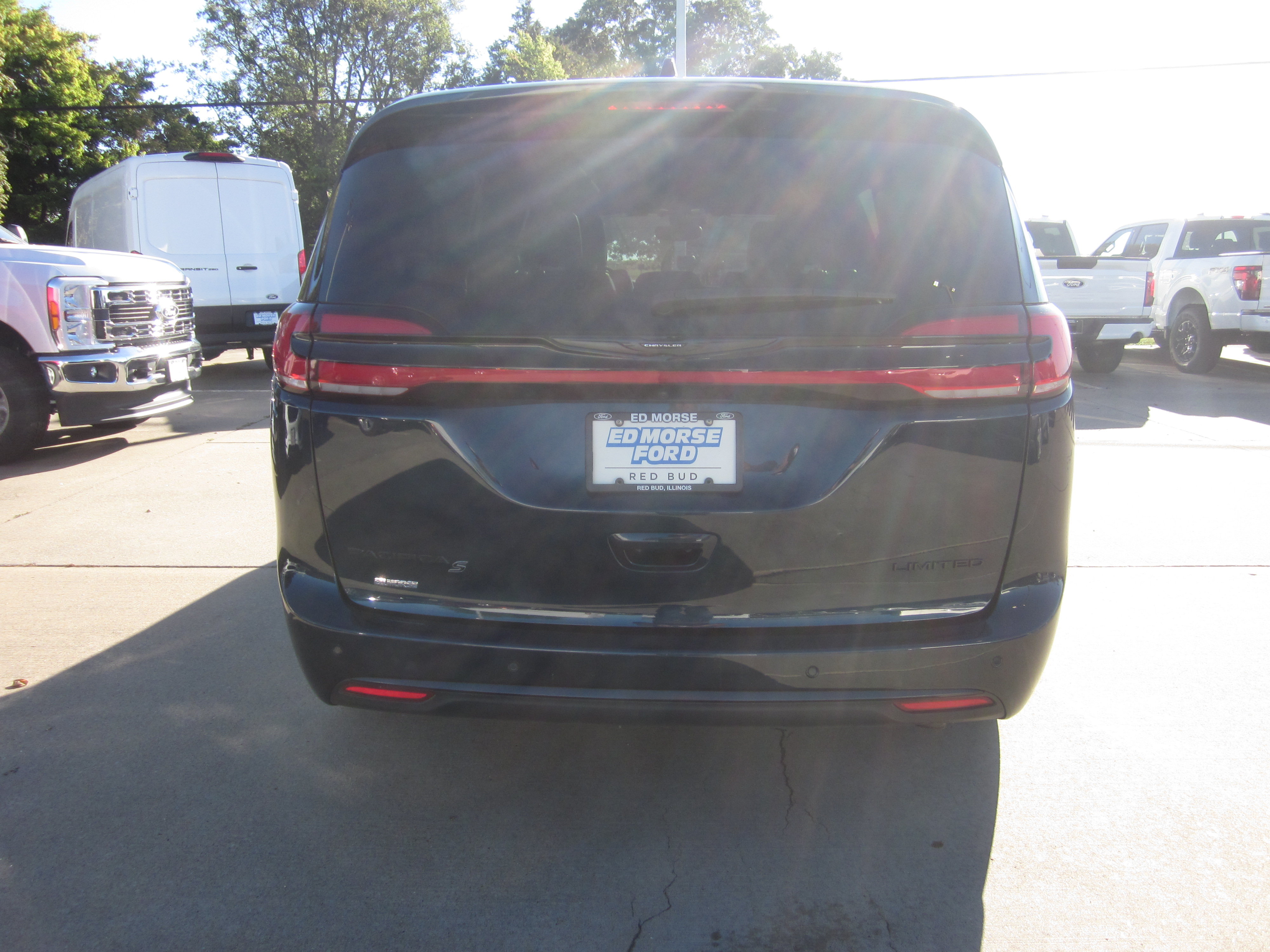 Used 2025 Chrysler Pacifica Limited FWD image 5