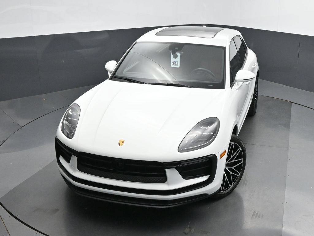 Used 2025 Porsche Macan AWD/4WD image 36